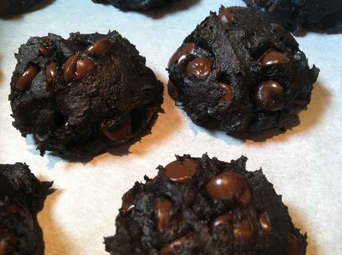 5-ingredient dark chocolate avocado cookies